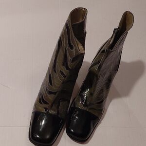 Stylish Black and Olive BELLINI Womens S 11M Leather Upper Ankle Boots Heel 3•5"